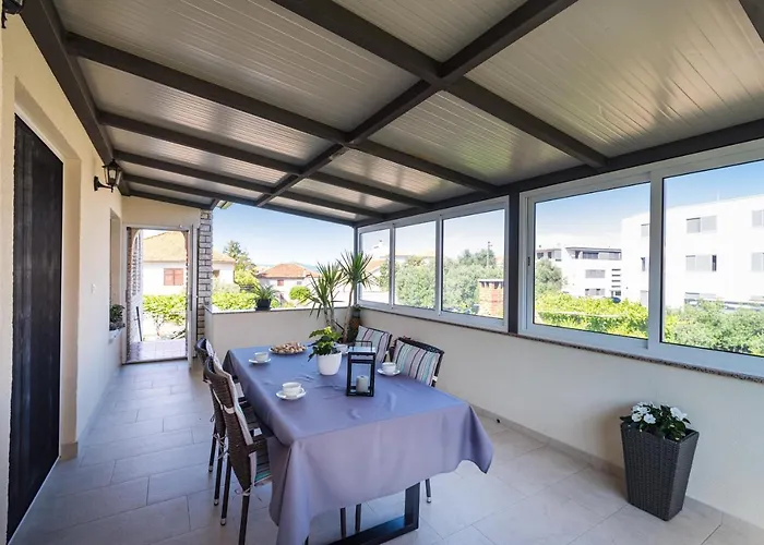 Apartment Visnja